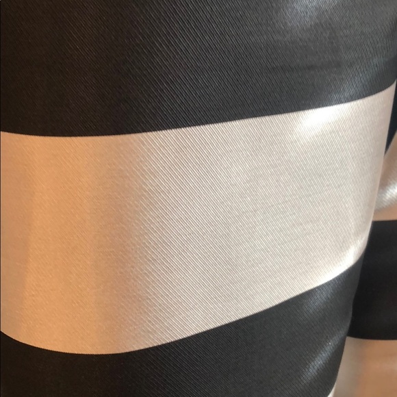 Beautiful gown with pockets!! - Picture 6 of 9